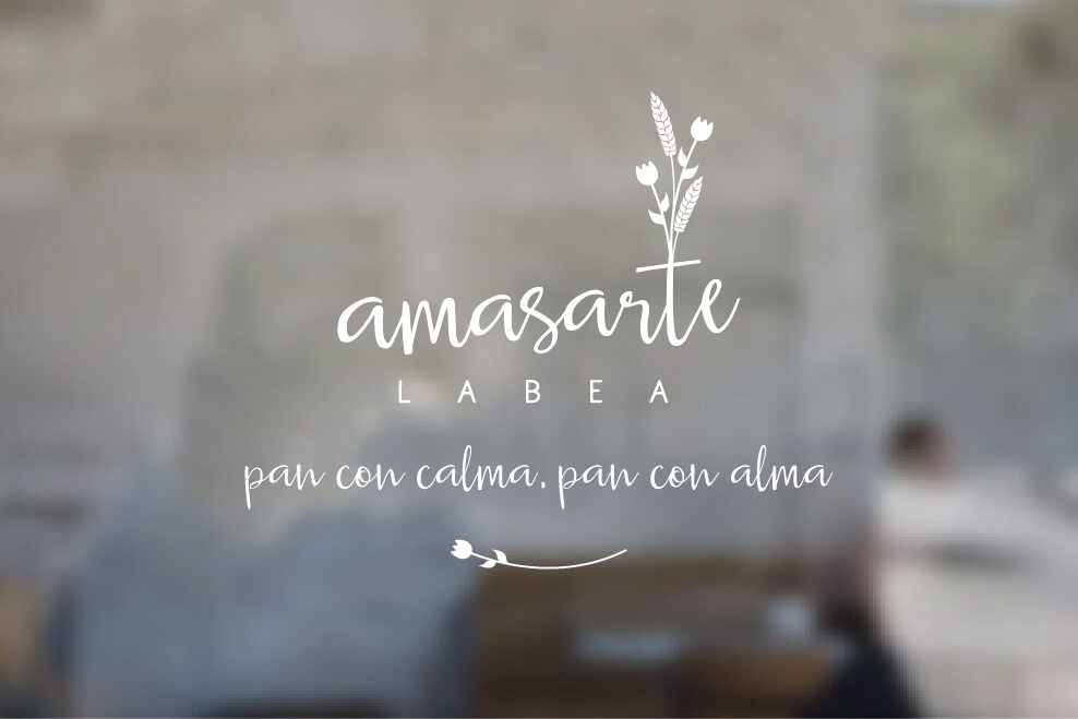 Logo de Amasarte Labea en blanco
