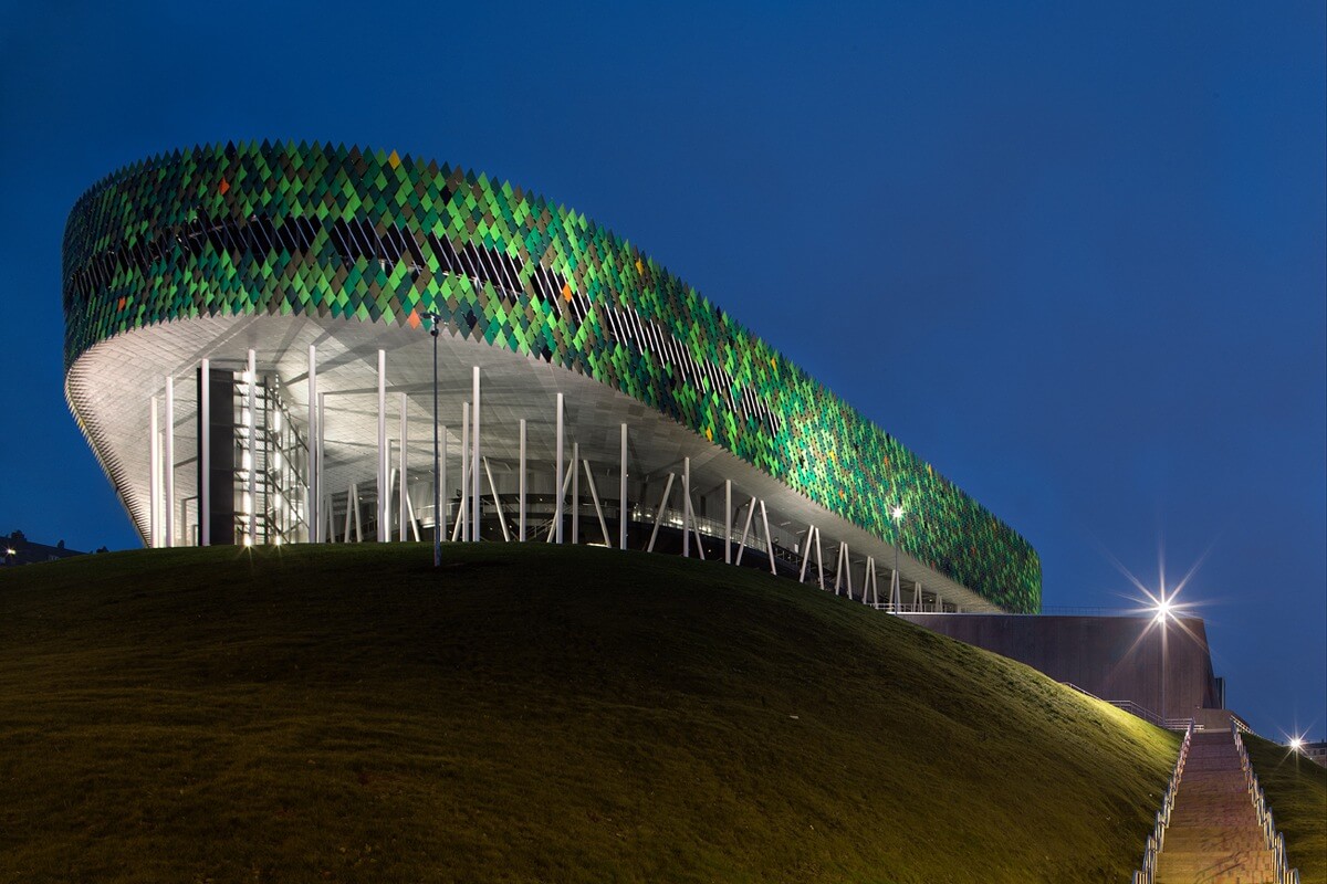 Exterior Edificio Bilbao Arena de noche