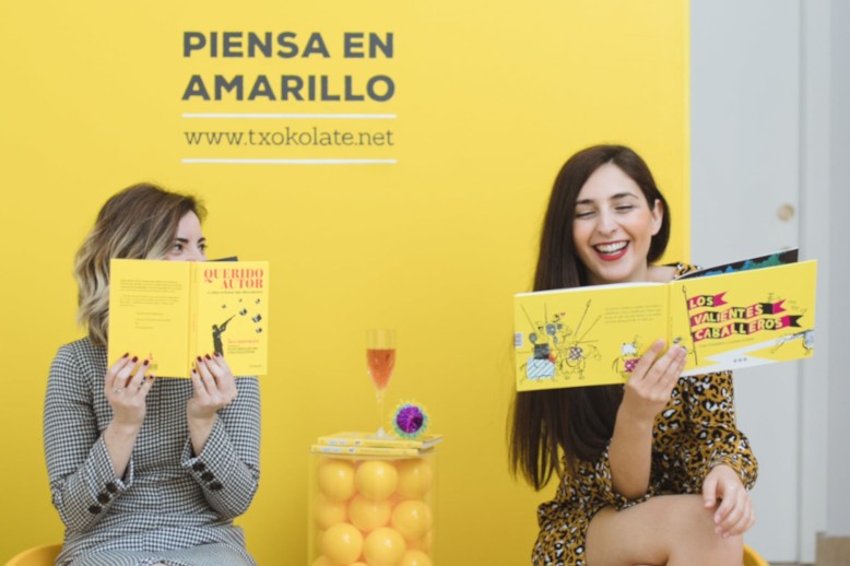 Mujeres con libro en Eventos Txokolate